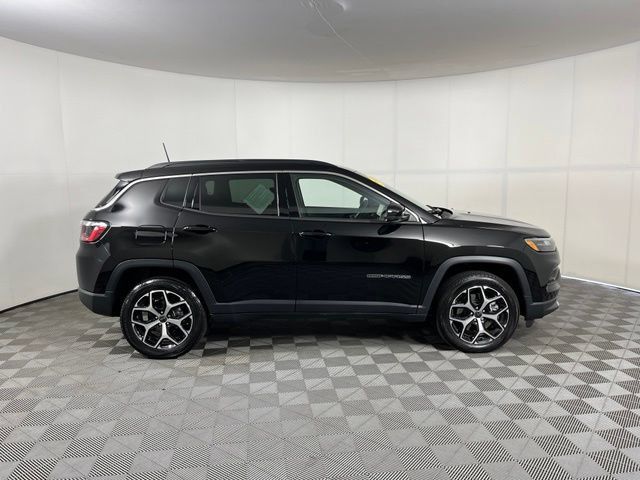 Used 2026 Jeep Compass Limited AWD/4WD image 8