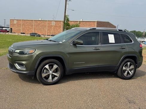 Used 2020 Jeep Cherokee Limited w/ Technology Group AWD/4WD image 3