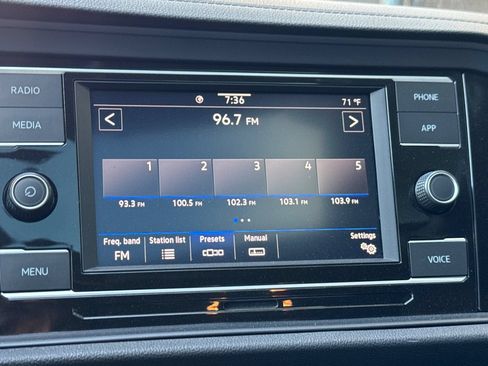 Used 2024 Volkswagen Jetta SE FWD image 14