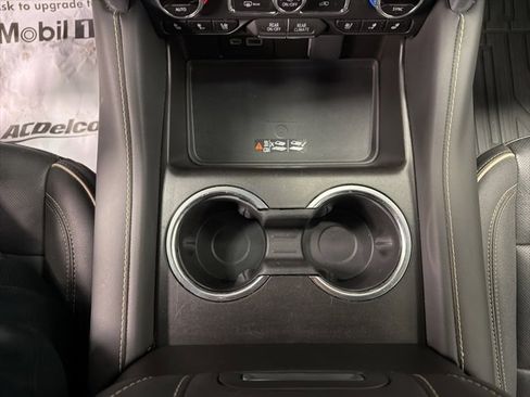 Used 2024 GMC Yukon SLT w/ SLT Luxury Package image 25