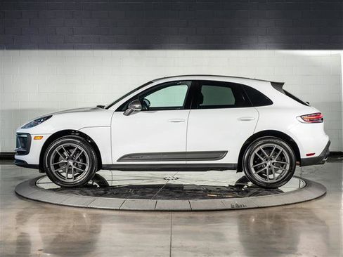 Certified 2026 Porsche Macan AWD/4WD image 2