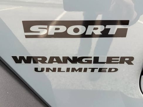 Used 2014 Jeep Wrangler Unlimited Sport w/ Quick Order Package 24S AWD/4WD image 15