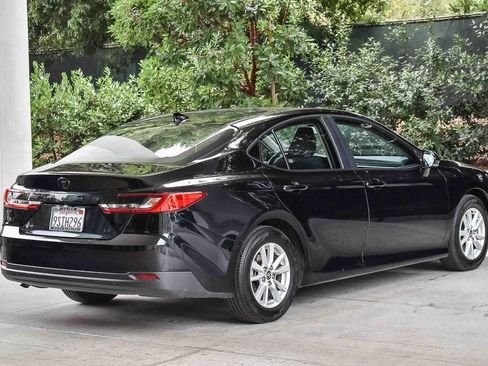 Used 2025 Toyota Camry Hybrid image 6