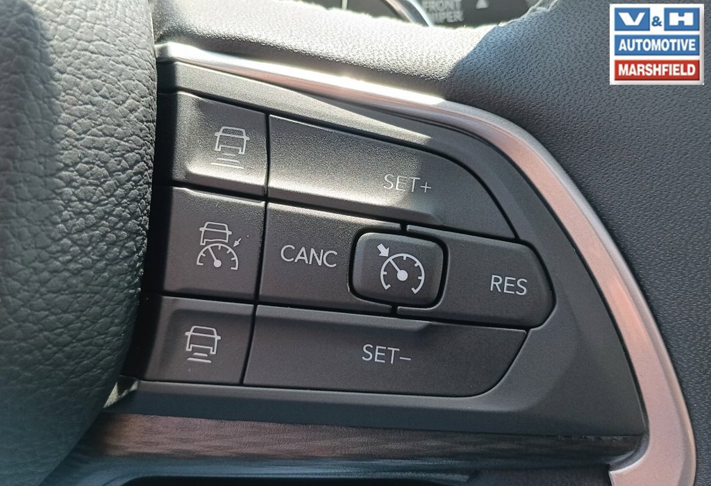 Used 2024 Jeep Grand Cherokee Altitude AWD/4WD image 5