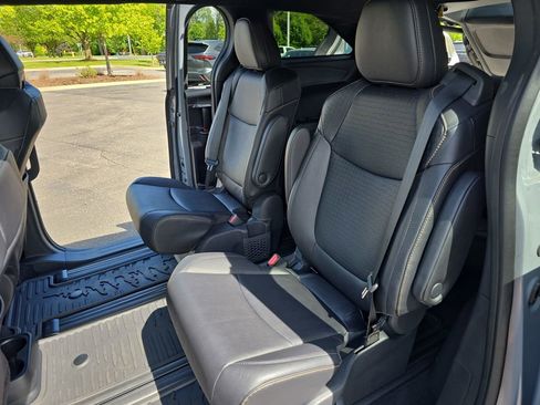 Certified 2025 Toyota Sienna XLE Woodland Edition AWD/4WD image 17