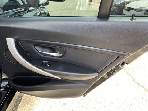 Used 2018 BMW 320i Sedan w/ Convenience Package RWD image 19