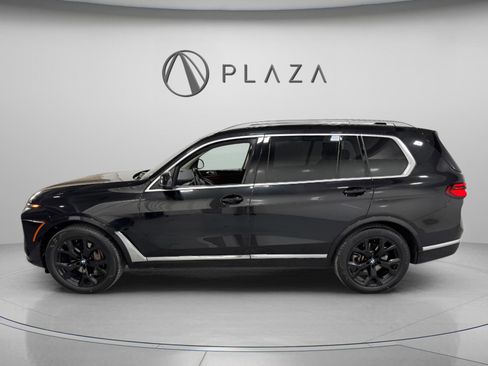 Used 2023 BMW X7 xDrive40i w/ Executive Package image 3