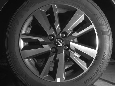 Used 2025 Nissan Versa SV image 14