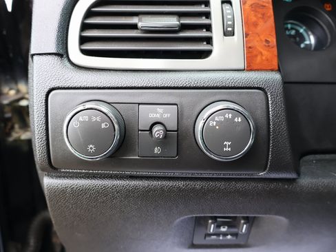 Used 2012 Chevrolet Avalanche LTZ image 12