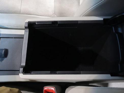 Used 2014 Toyota Camry XLE w/ Leather Package FWD image 31