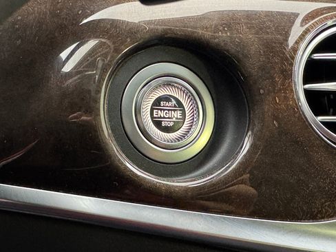 Used 2018 Mercedes-Benz S 560 Sedan image 25