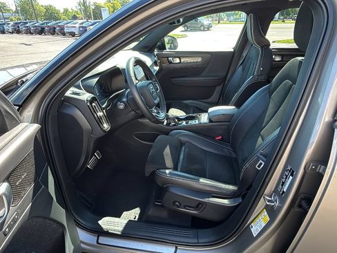 Used 2022 Volvo XC40 T5 R-Design w/ Climate Package AWD/4WD image 25