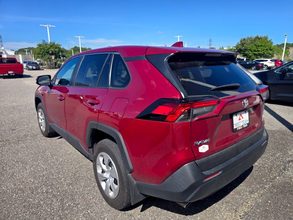 Used 2024 Toyota RAV4 LE AWD/4WD image 7