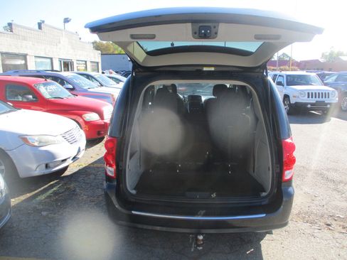 Used 2012 Dodge Grand Caravan SE image 7