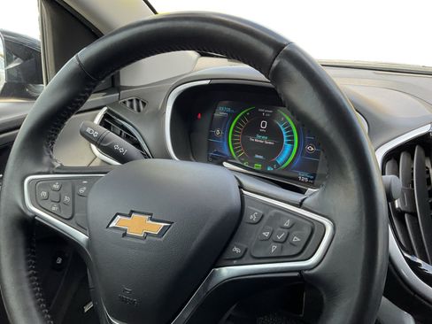 Used 2017 Chevrolet Volt LT w/ Comfort Package FWD image 12