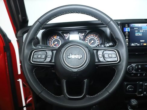 Used 2025 Jeep Wrangler Sport S image 21