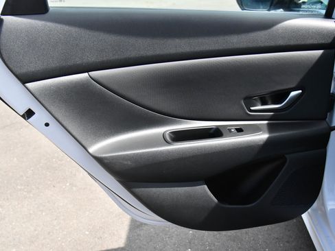 Used 2025 Hyundai Elantra Limited image 39