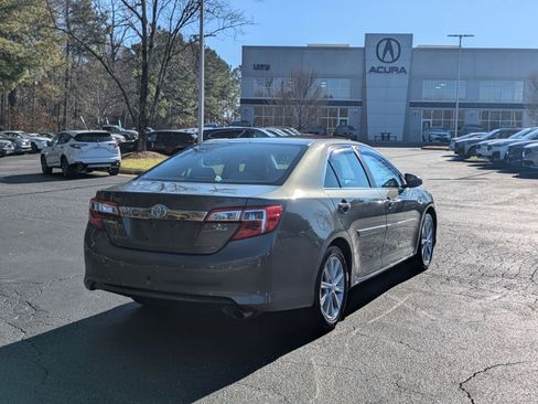 Used 2014 Toyota Camry XLE image 5