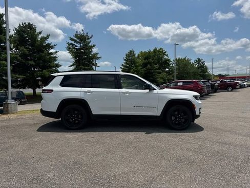 Used 2023 Jeep Grand Cherokee L Laredo AWD/4WD image 3