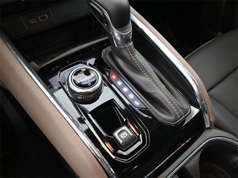 Used 2025 GMC Canyon Denali image 3