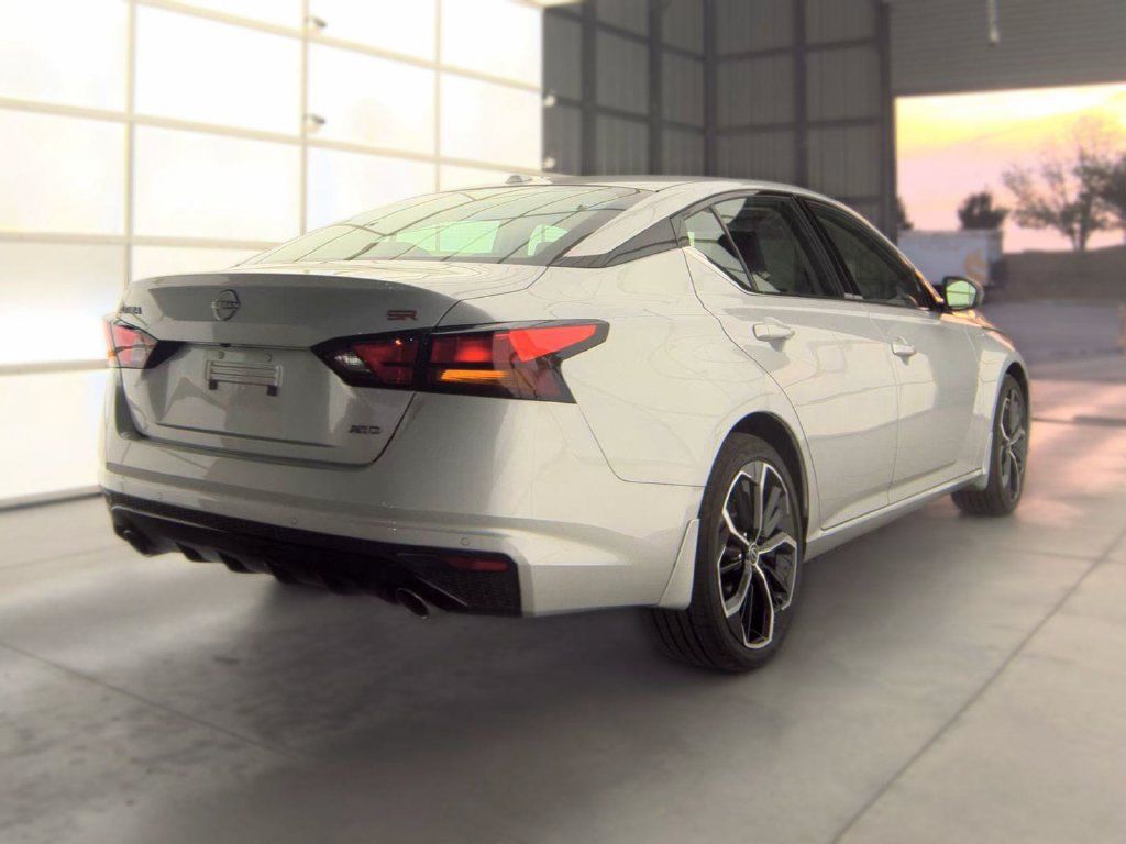 Used 2025 Nissan Altima 2.5 SR w/ SR Premium Package AWD/4WD image 7