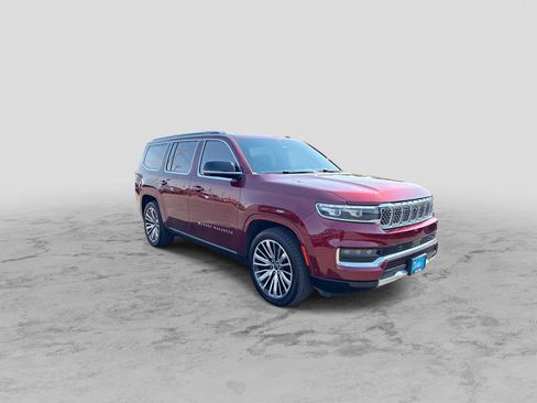 Used 2023 Jeep Grand Wagoneer Series III AWD/4WD image 2