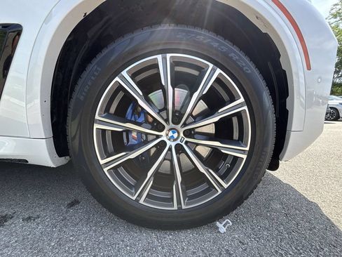 Used 2025 BMW X5 xDrive40i w/ M Sport Package AWD/4WD image 19