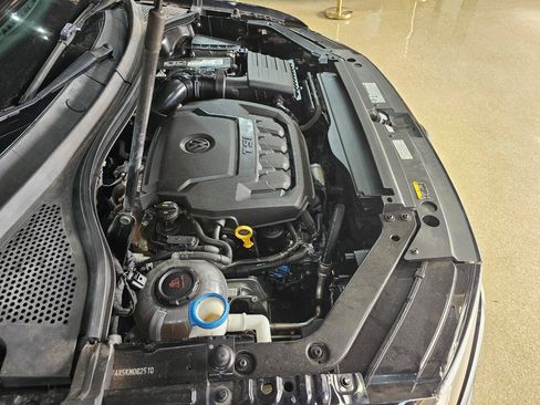Used 2019 Volkswagen Tiguan SE FWD image 41