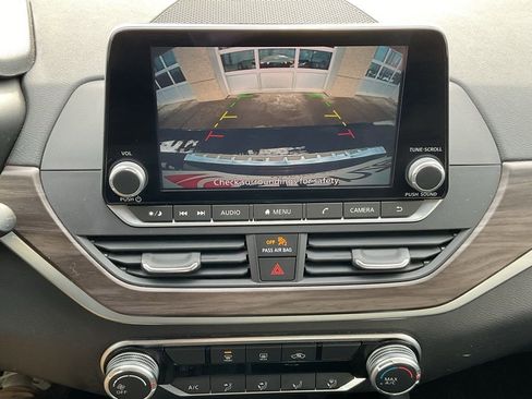 Used 2023 Nissan Altima 2.5 SV image 14