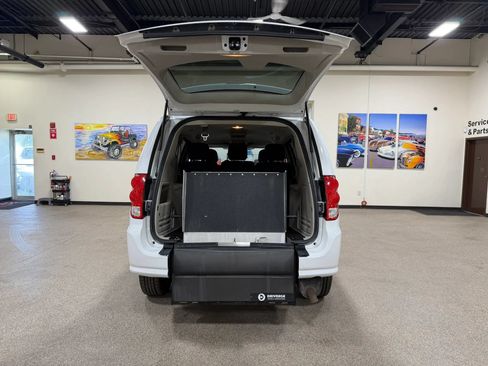 Used 2019 Dodge Grand Caravan SE FWD image 50