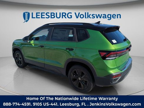 New 2026 Volkswagen Taos SE image 9