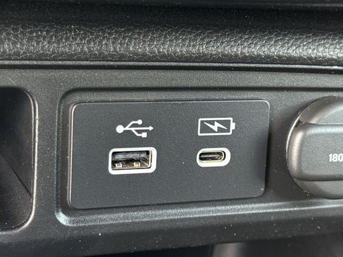 Certified 2025 Honda Pilot Black Edition image 31