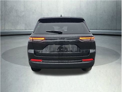 New 2025 Jeep Grand Cherokee 4WD image 4