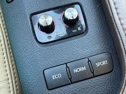 Used 2018 Toyota Avalon Touring image 16