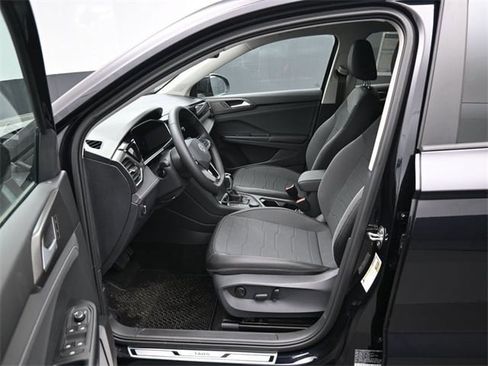 New 2026 Volkswagen Taos SE image 9