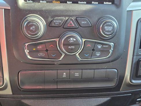 Used 2019 RAM 1500 Classic SLT w/ Luxury Group AWD/4WD image 18