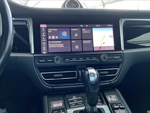 Used 2021 Porsche Macan image 33