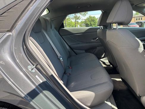 Used 2023 Hyundai Elantra SE w/ Preferred Accessory Package FWD image 11
