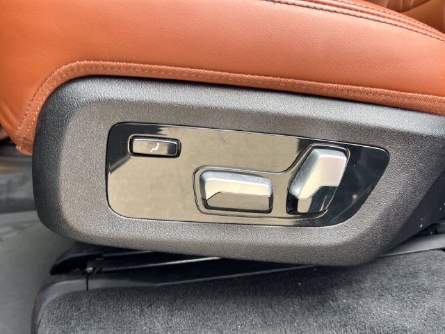 Used 2022 BMW X7 xDrive40i w/ Premium Package AWD/4WD image 44