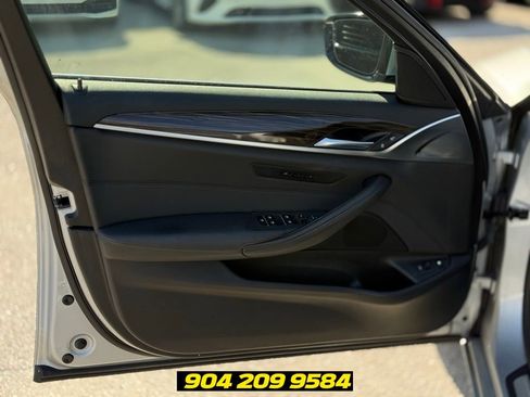 Used 2018 BMW 530e w/ Premium Package 2 RWD image 12