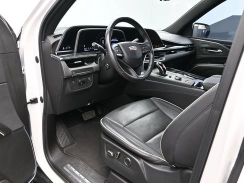 Used 2021 Cadillac Escalade ESV Sport RWD image 4