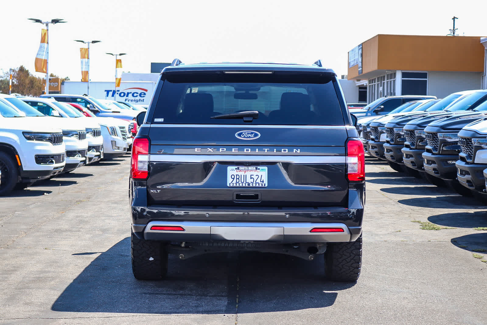 Used 2022 Ford Expedition XLT AWD/4WD image 5