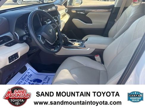 Used 2022 Toyota Highlander Platinum image 13