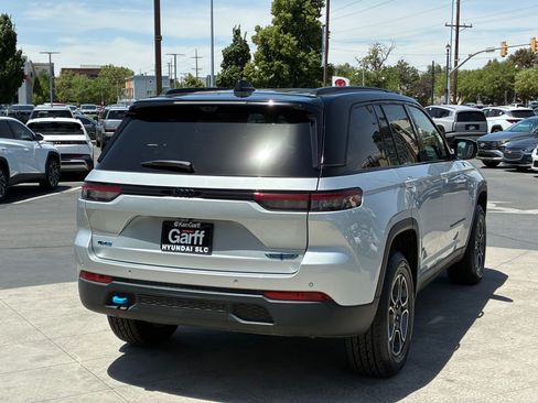 Used 2023 Jeep Grand Cherokee Trailhawk w/ Luxury Tech Group III AWD/4WD image 3