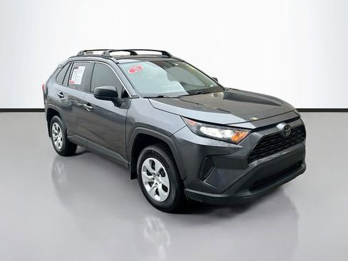 Used 2020 Toyota RAV4 LE image 3
