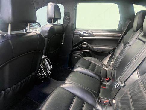 Used 2013 Porsche Cayenne Turbo image 24