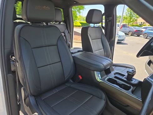 Used 2023 Chevrolet Silverado 1500 High Country w/ Z71 Off-Road Package AWD/4WD image 10