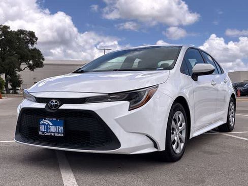 Used 2022 Toyota Corolla LE FWD image 11