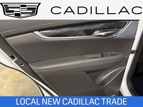 Used 2025 Cadillac XT6 Premium Luxury w/ Technology Package AWD/4WD image 30