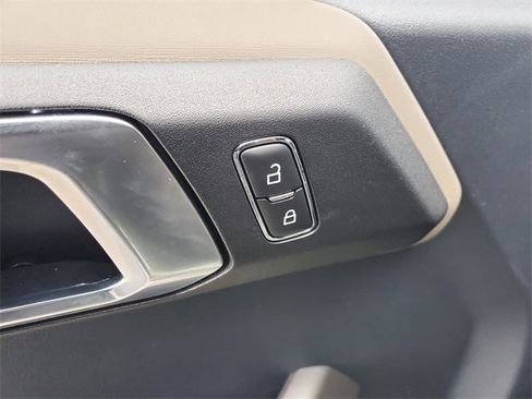 Used 2023 Ford Bronco Wildtrak image 11